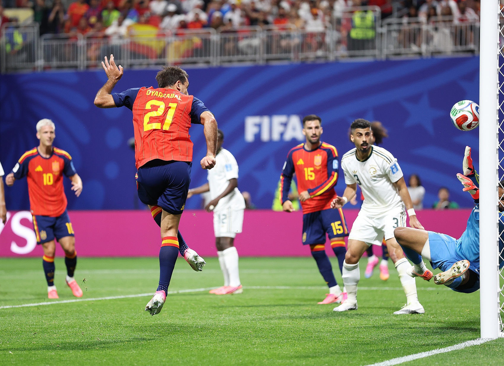 奥亚萨瓦尔3分钟2球，奥尔莫助攻，西班牙3-0领先沙特